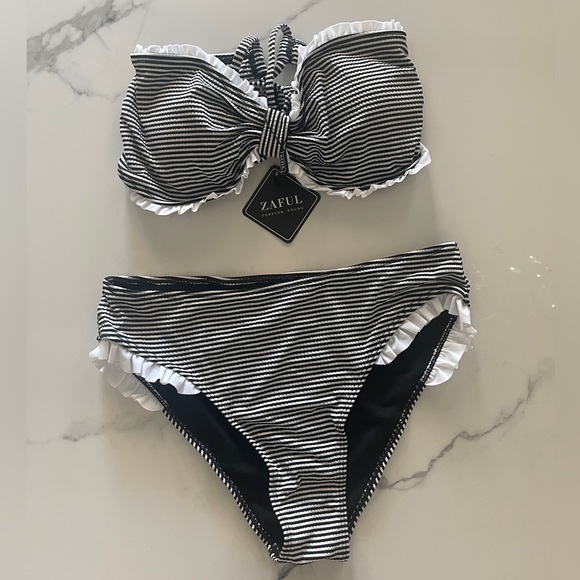 Zaful black and white Striped Bikini with Ruffle Trim - Picture 1 of 1